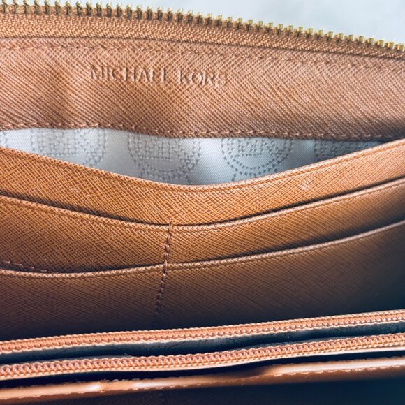 MICHAEL KORS BROWN LEATHER ZIP AROUND WALLET WITH GOLD TRIM - Picture 6 of 7